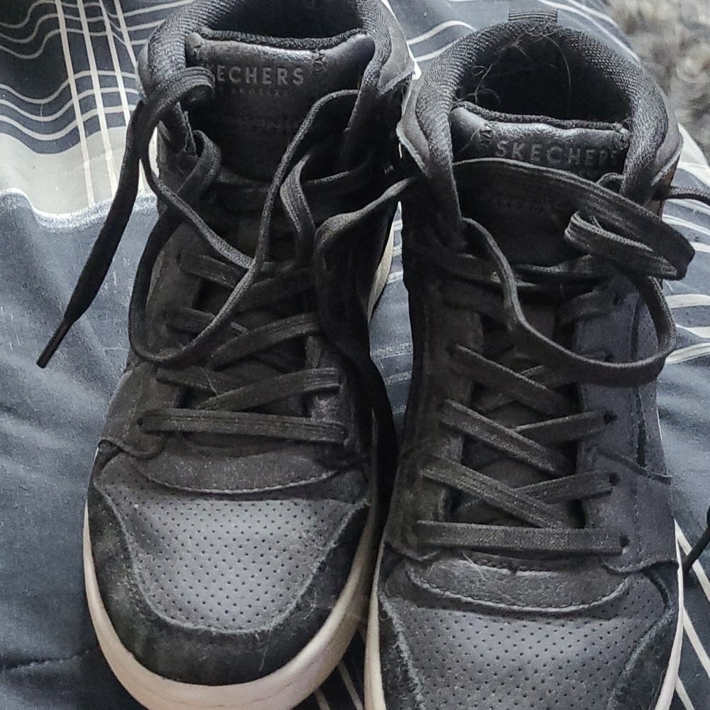 Skechers size 6 shoes
